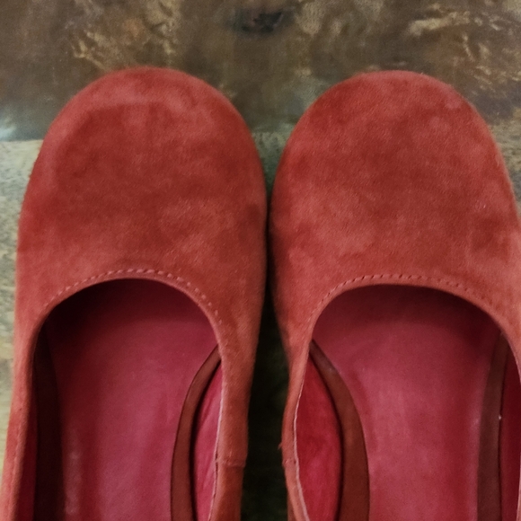 Jeffrey Campbell Red Suede Low Heel Round Toe Pumps - Picture 5 of 9